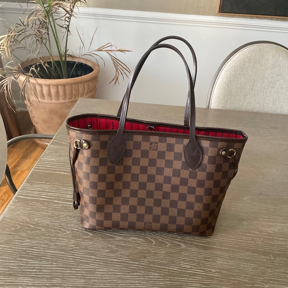 Authentic LOUIS VUITTON Damier Ebene Neverfull PM.